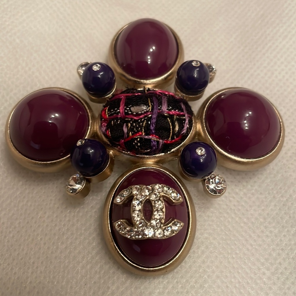 CHANEL brooch